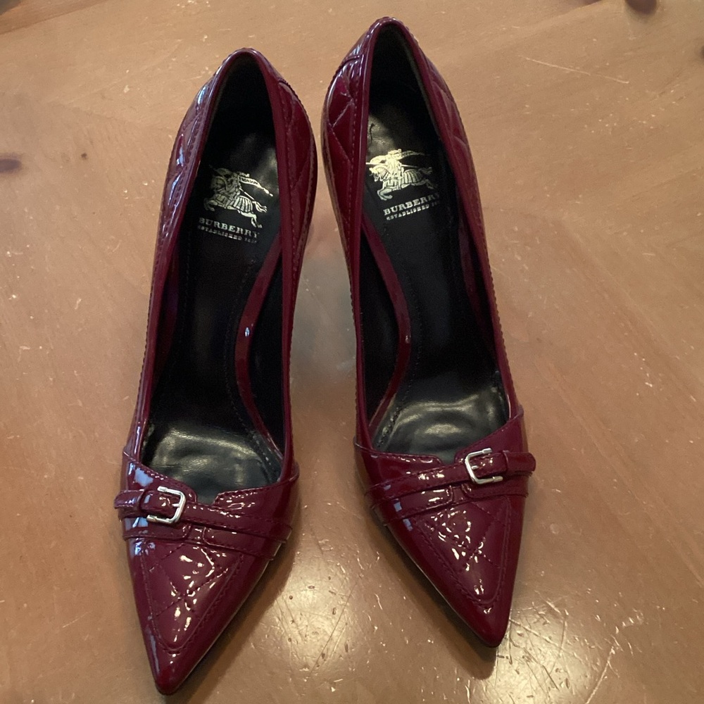 Burberry SZ 39 Burgundy Quilted Patent Leather Stiletto Heel Pumps *Excellent*